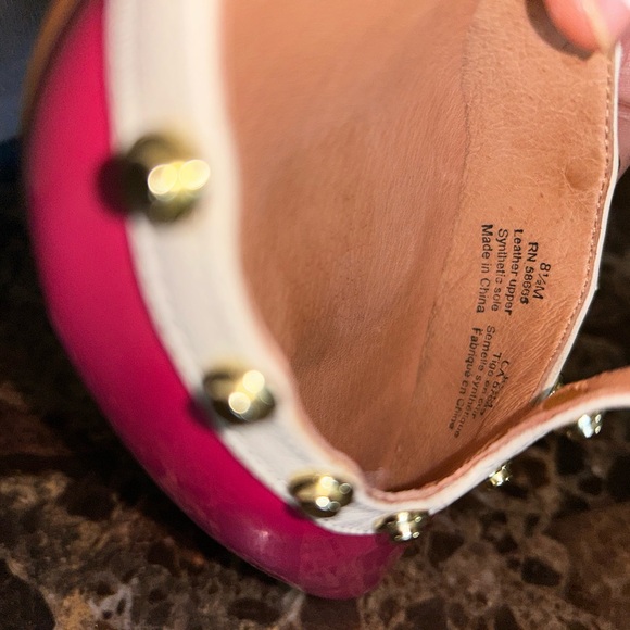 Halogen Pink and Cream Heels with Gold Accents - Picture 5 of 11